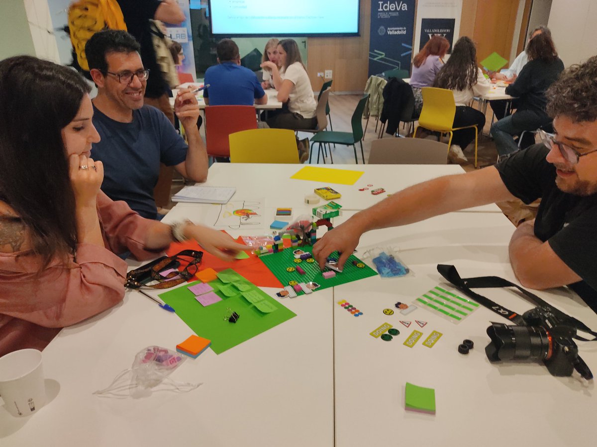 AreaEmpleoFSMLR's tweet image. #CulturHUB📍#Valladolid ha celebrado un Taller de Innovación Abierta en IdeVa, un encuentro donde profesionales y proyectos culturales han trabajado juntos para dar respuesta a un gran reto: hacer la #cultura más accesible, cercana y relevante 🫱🏽‍🫲🏽

areaempleofsmlr.es/2026/05/04/cul…