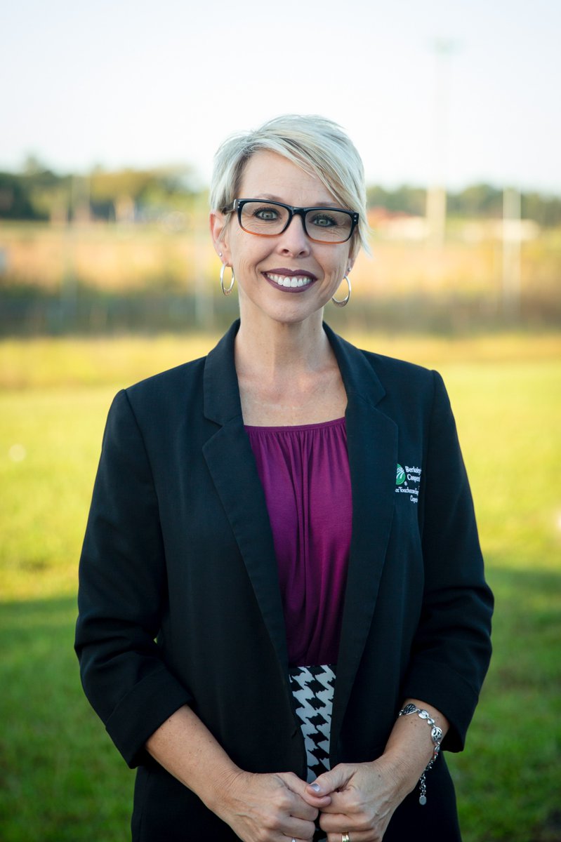 BerkeleyElectr3's tweet image. Happy work anniversary to Lael Ford, who has served Berkeley Electric members for 16 years! Ford works as a Member Services Specialist II in Moncks Corner. #BerkeleyElectric #EmployeeAppreciation #CustomerService