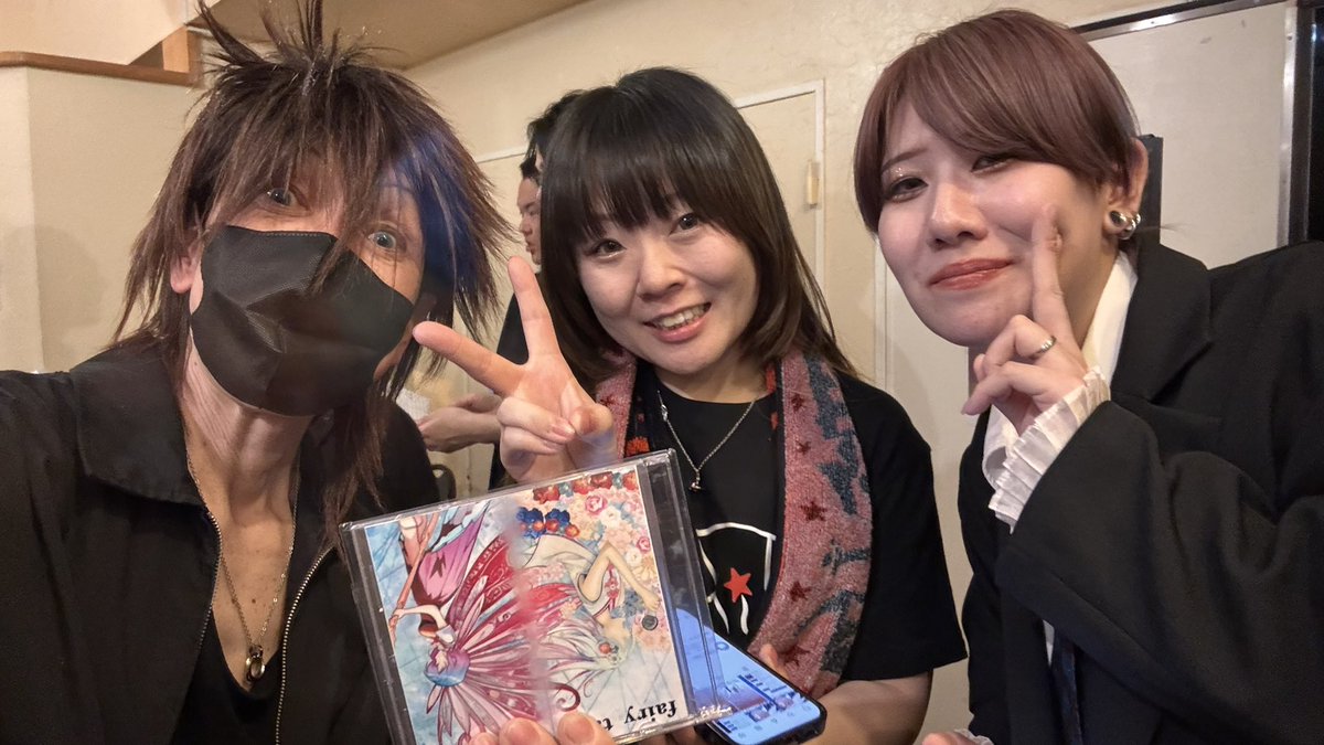 Jun1Jun10's tweet photo. ベース野朗3人組(女性Vo.2  野朗Ba.1)
素晴らしい歌声いただきました🎤❗️

#FRAiTH 様
#ほのか　様 https://t.co/nIbhjxa8Rr
