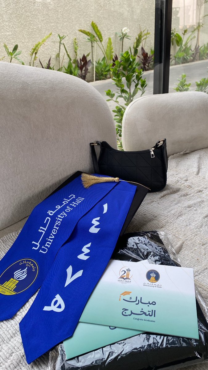 Dlie22's tweet photo. انتظرتك عممري كله🎓❤️❤️❤️❣️. https://t.co/2JrdsiXXjg