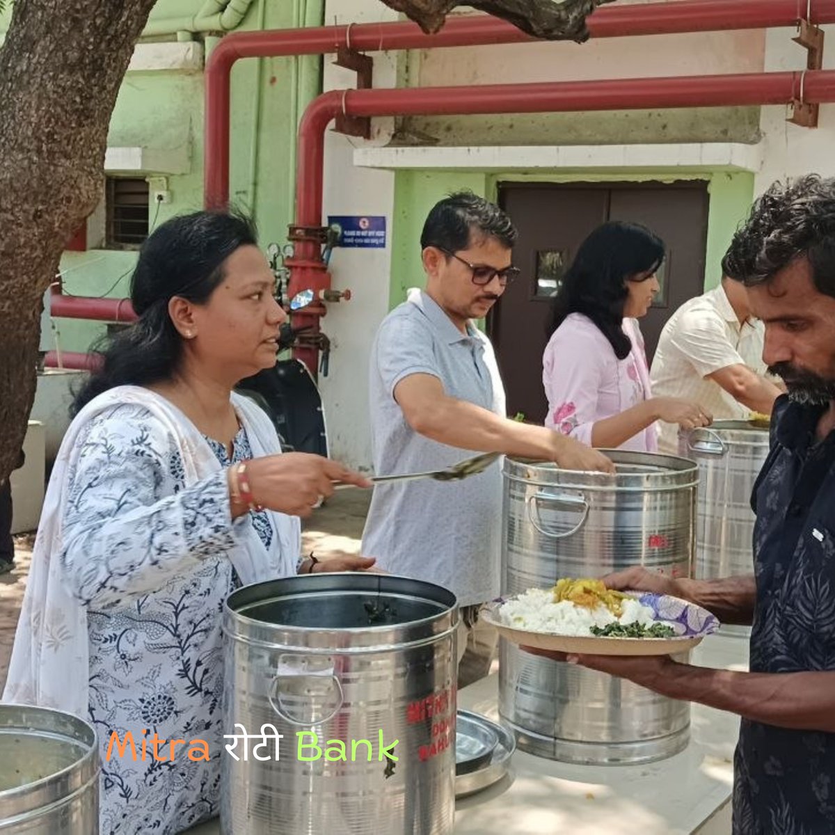 MitraCharitable's tweet photo. A Principal with a Purpose 💛 | Sri Gopabandhu Meher &amp; Son Serve Humanity at Government Hospital |
💛 Service Beyond Position | Real Humanity in Action 💛We are deeply honored to have our respected Chief Guest Sri Gopabandhu Meher, Principal of OAV Chandrapur (Deogaon, Blgr). https://t.co/2572oOj0jq