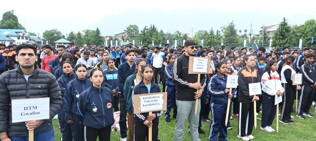 GulistanNewsTV's tweet image. LG @manojsinha_  inaugurates the All India Inter-University Wushu Championship at the University of Kashmir, highlighting the spirit of Ek Bharat Shreshtha Bharat and urging student-athletes to support the Nasha Mukt J&amp;amp;K Abhiyaan. 
@OfficeOfLGJandK  #ManojSinha #Wushu #Kashmir