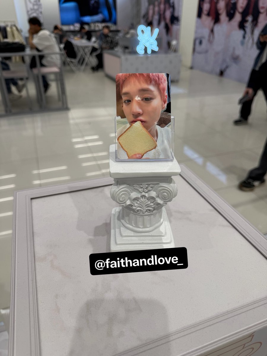 Faithislove_'s tweet photo. Didn’t manage to get the collect book but glad to have seen the pop-up store in person!! 
#박지훈 #PARKJIHOON
#REFLECT #REFLECT_POPUP https://t.co/EHarIwzlVG