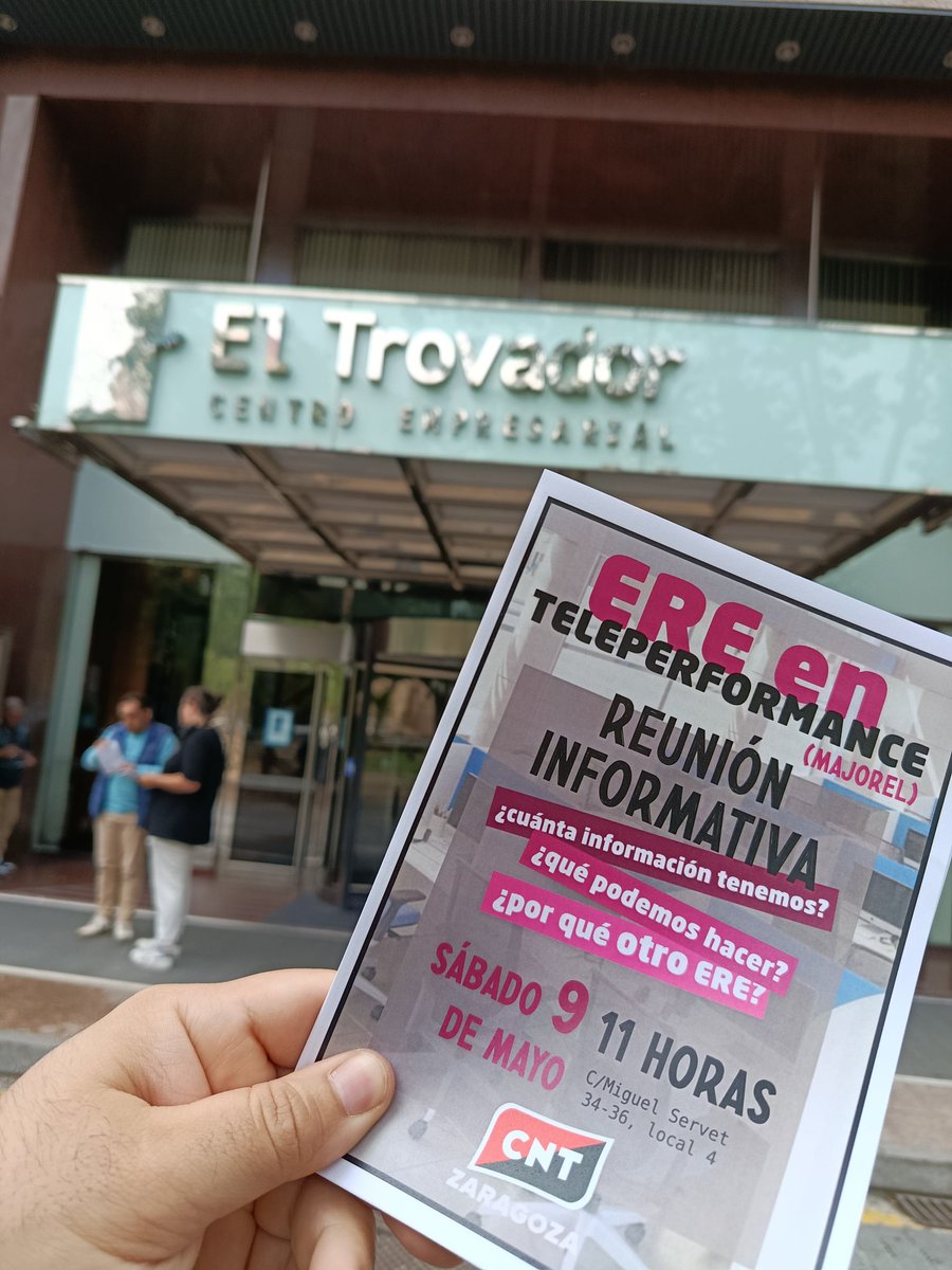 CNT_Zaragoza's tweet photo. De reparto en El Trovador 🔥💪

#NoAlERE #CNTenlucha https://t.co/nSBWp06IPL
