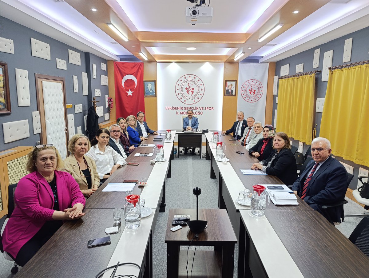 GSB_Eskisehir's tweet photo. AYLIK DEĞERLENDİRME TOPLANTISI GERÇEKLEŞTİRİLDİ

İl Müdürümüz Hasan Kalın, yurt müdürlerimiz ve şube müdürlerimiz ile birlikte aylık değerlendirme toplantısını gerçekleştirdi.

@oa_bak @gencliksporbak https://t.co/OCIi0k57eZ