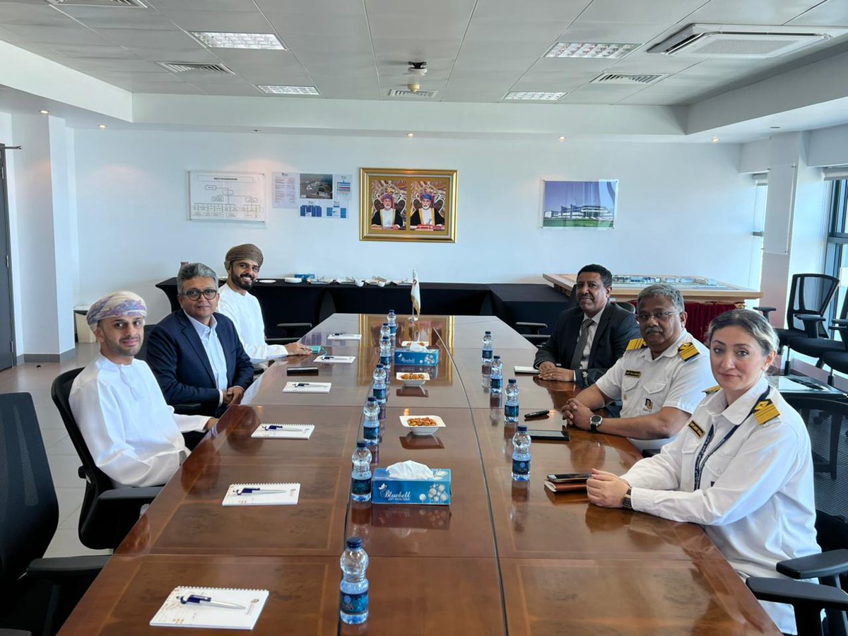 IMCOofficial's tweet photo. NU-IMCO hosted a delegation from Synergy Gulf Marine LLC, including Sheikh Aljulanda Al Hashmi, Captain Govind Azhakath, and Eng. Mohammed Al Balushi, to explore potential collaboration in training, and advancing the maritime and energy ecosystem in Oman and the wider region. https://t.co/0EPDNvnfer