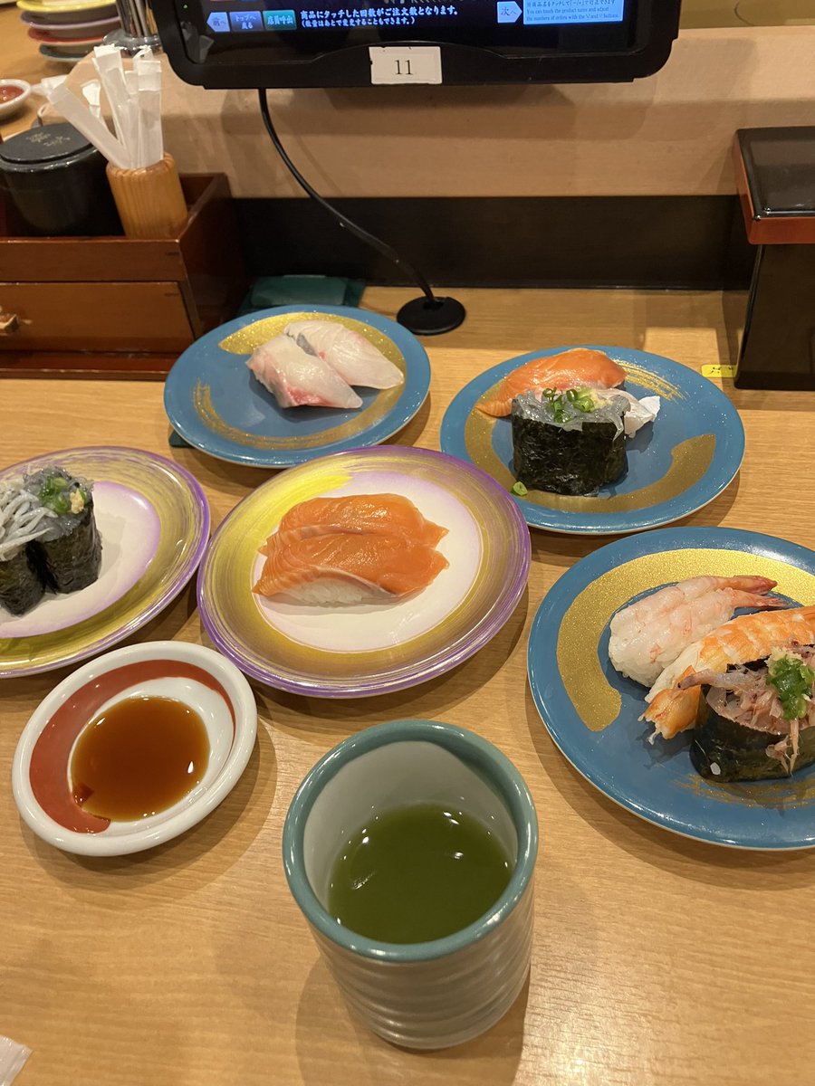 ogumagu's tweet photo. 氷見の雪辱を燕三条で晴らす！

大人気の回転寿司なら大丈夫だろ、と行列���わず飛び込んだ。

めっちゃ美味い！
特にあら汁は���ックリレベル！

…って、食べてから気づいたけど、新潟の魚は一つも食べてなかったわ😂

#千葉1300 https://t.co/nYC9FaQMN7