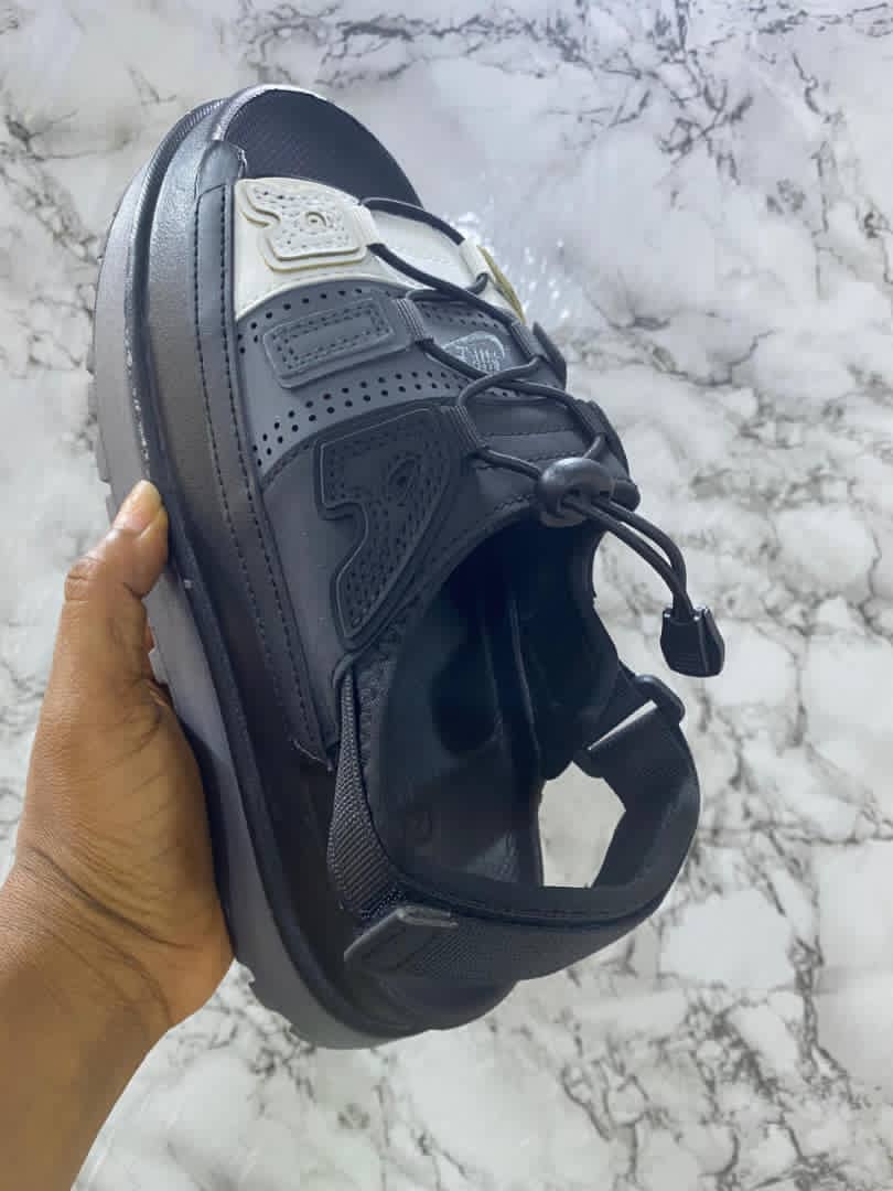 Queen17_mary's tweet image. Available in stock 

40-45

#12,500 each

WhatsApp:07059815328

Location: Lagos

#Monday #unisex #sandal #fashion