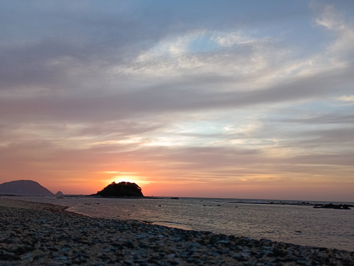 manposo's tweet photo. 今日の夕陽… https://t.co/ZX6IykkYPH