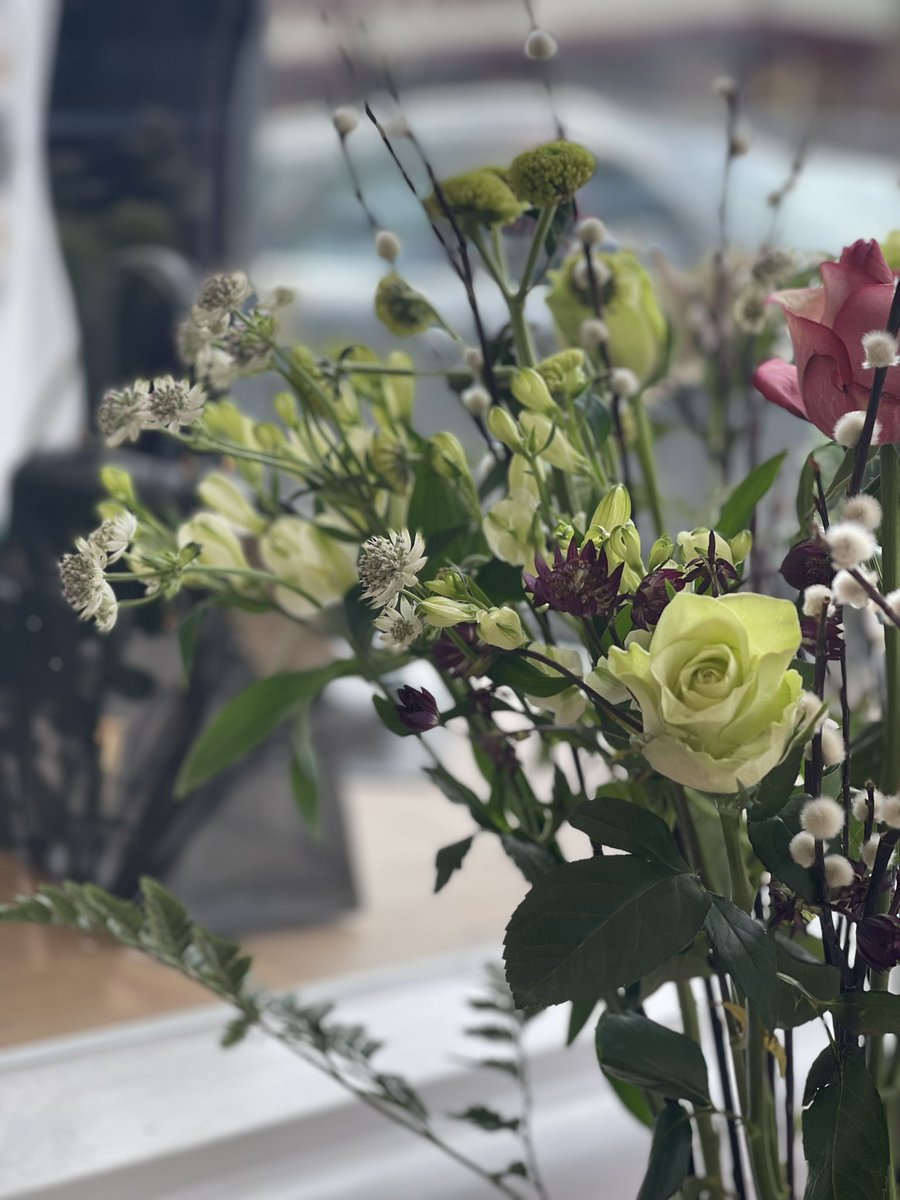 Floraxdora's tweet image. Earthworks INDEPENDENT Florist and Musings On Why Beautiful Shops Like This Are Dwindling poopsnoop.com/Snoop/earthwor… @PoopsnoopEditor #rutland #florist #independent