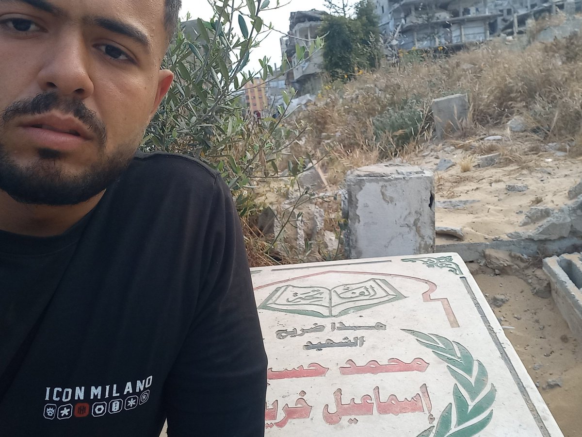 Ahmadamarm23's tweet image. "My brother became a martyr… and my heart is with him under the soil. Gaza is dying slowly before the eyes of the world. Save us… your donation is life."  💔💔🙏🇵🇸🙏