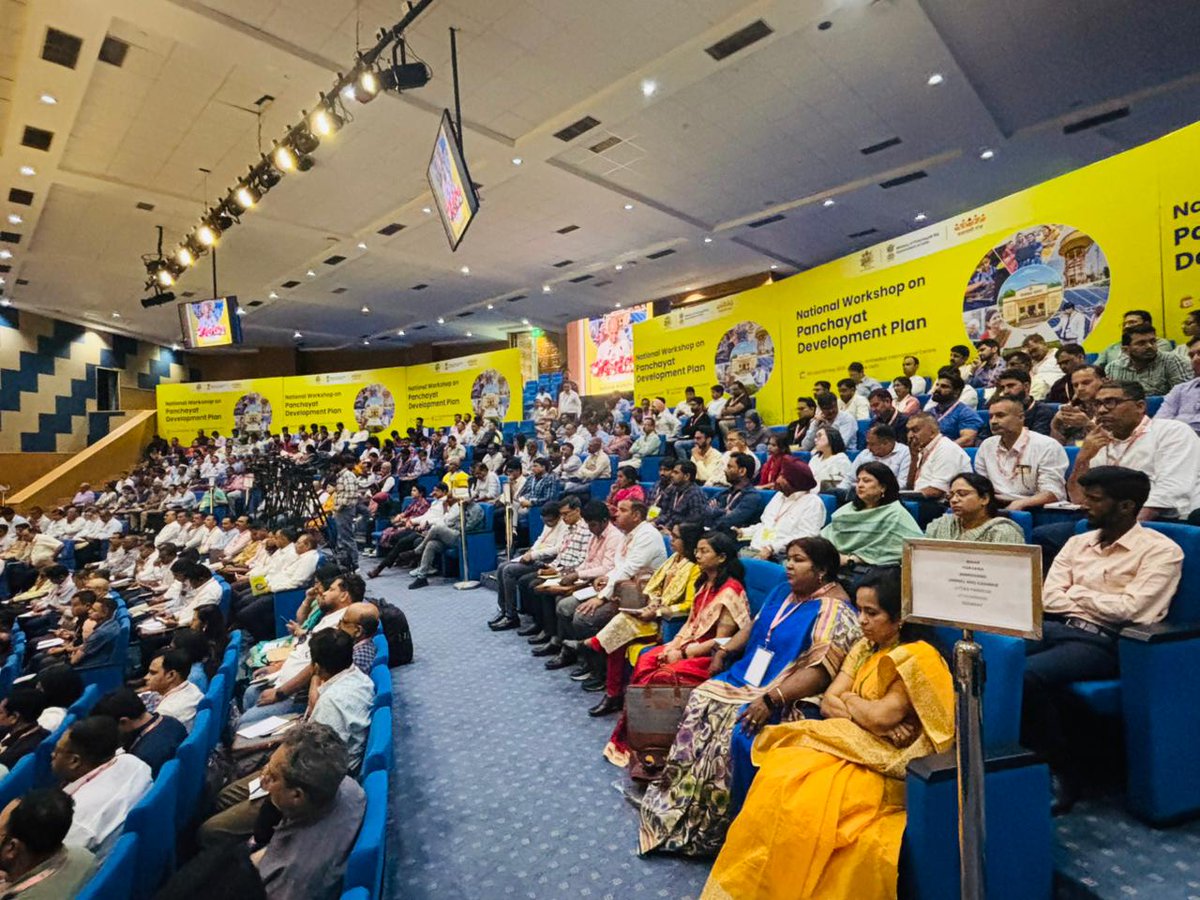 MoJSDDWS's tweet image. At the National Workshop on Panchayat Development Planning, Sh. Y. K. Singh, Director, NJJM and Smt. Kritika Kulhari, DS-SBM(G) represented @MoJSDDWS.

#JalJeevanMission #SwachhBharat #PanchayatiRaj 

@PMOIndia @CRPaatil @VSOMANNA_BJP @mopr_goi @MoRD_GoI @ashokkmeena