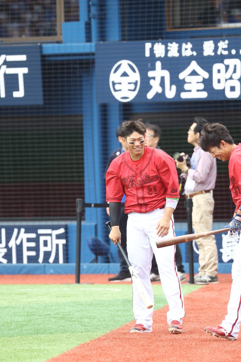 carp_kawasaki12's tweet photo. モノマネw→２人ワチャワチャ見���たから今日は勝ち
#坂倉将吾 
#野間峻祥 
20260504横浜スタジアム https://t.co/z4tfbysukO