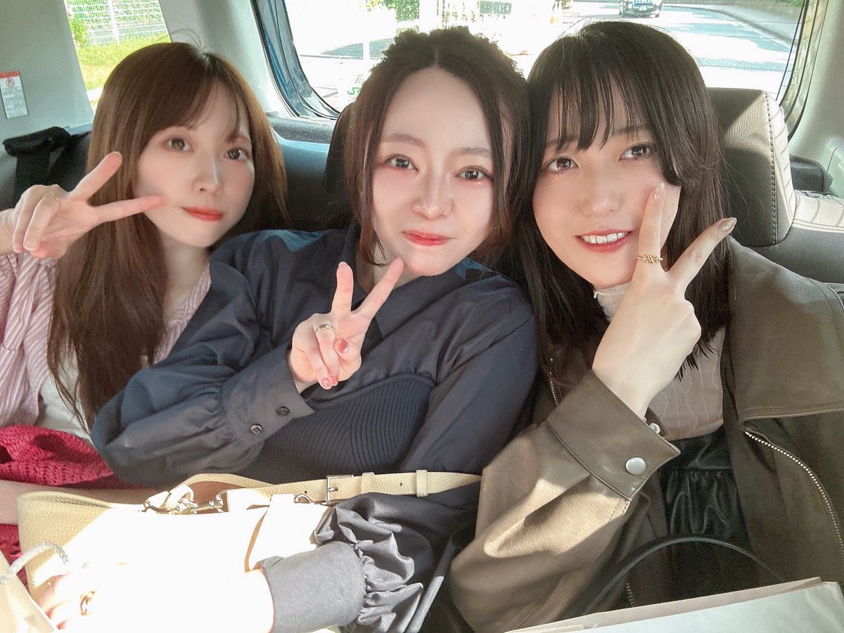 oshioshi1010's tweet photo. チームえるおしタクト会女子s
くろまちゃんにもはやくまた会いたいな〜🥹💖

にしてもタクシー乗った記憶が全くない https://t.co/ntXoEAl4N8