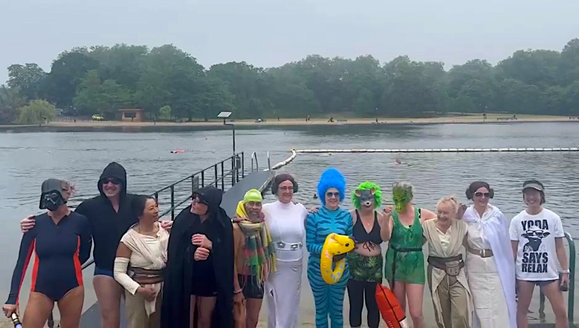 SerpsSwimClub's tweet photo. Water 16.1 Air 12 
No cups but cupcakes and macaroons for our Frantastic May the Fourth Star Wars no arms race won by Nick. https://t.co/MhRFkrDybA