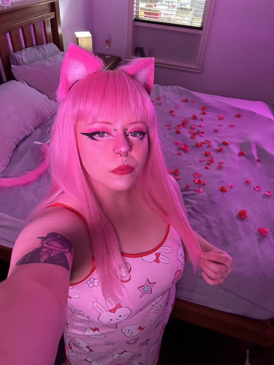 slugm0ri's tweet photo. hai :p 

#catgirl #neko #pink https://t.co/IzJjA2oK9z