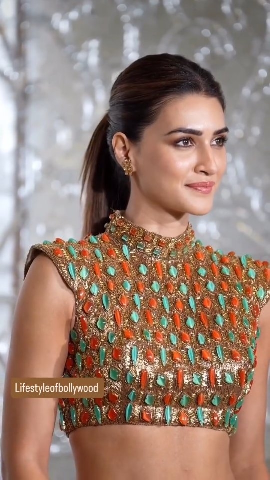Piyush_Cricket's tweet image. That outfit on Kriti Sanon? Peak main character moment.

#KritiSanon
