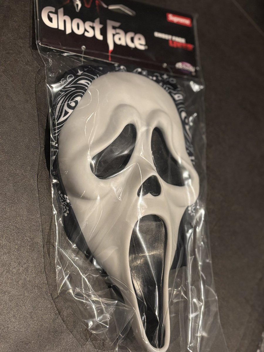 NaBiU_Channel's tweet photo. 今週も買い物依存症発動😂
フーディはブラックと迷ったけどグレー気に入りました👍
もうSSも折り返しか😓
#supreme #supremenyc #supremenewyork 
#supreme26ss #supreme26ssweek10 https://t.co/teb6g1cp9C