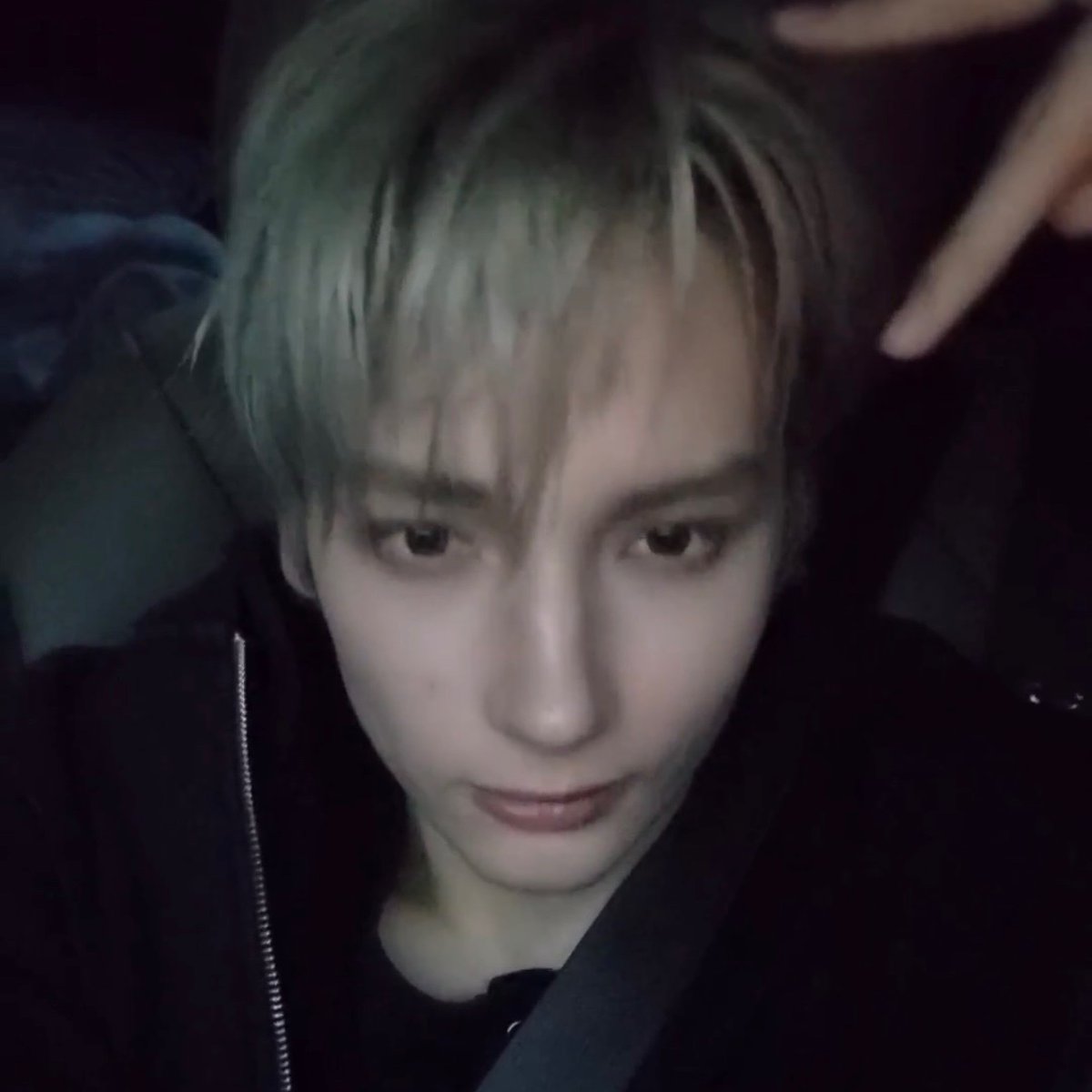휴플레 tweet media