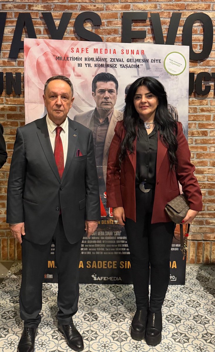 AlfatlEkrem's tweet photo. Merhum Abdullah Çatlı’nın doğru anlaşılması ve gelecek nesillere sağlıklı bir şekilde aktarılması açısından büyük önem taşıyan “Çatlı” filmini; kıymetli kızı Doç. Dr. Sayın Gökçen Çatlı, değerli oyuncular Ömer Kurt ve Tolga Obalı ile birlikte Bursa İl Başkanlığımızda izledik.

Yakın tarihimizin mühim şahsiyetlerinden Abdullah Çatlı’nın hayatına ışık tutan bu anlamlı yapımda emeği geçen herkese teşekkür ediyorum.

Bu vesileyle; merhum Abdullah Çatlı’yı, Şehit Liderim Muhsin Yazıcıoğlu’nu, Başbuğ Alparslan Türkeş’i ve vatan uğruna can veren tüm kahramanlarımızı bir kez daha rahmet, minnet ve dualarla yâd ediyorum. Mekânları cennet, makamları âli olsun.
