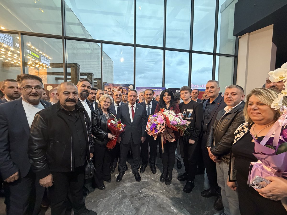 AlfatlEkrem's tweet photo. Merhum Abdullah Çatlı’nın doğru anlaşılması ve gelecek nesillere sağlıklı bir şekilde aktarılması açısından büyük önem taşıyan “Çatlı” filmini; kıymetli kızı Doç. Dr. Sayın Gökçen Çatlı, değerli oyuncular Ömer Kurt ve Tolga Obalı ile birlikte Bursa İl Başkanlığımızda izledik.

Yakın tarihimizin mühim şahsiyetlerinden Abdullah Çatlı’nın hayatına ışık tutan bu anlamlı yapımda emeği geçen herkese teşekkür ediyorum.

Bu vesileyle; merhum Abdullah Çatlı’yı, Şehit Liderim Muhsin Yazıcıoğlu’nu, Başbuğ Alparslan Türkeş’i ve vatan uğruna can veren tüm kahramanlarımızı bir kez daha rahmet, minnet ve dualarla yâd ediyorum. Mekânları cennet, makamları âli olsun.