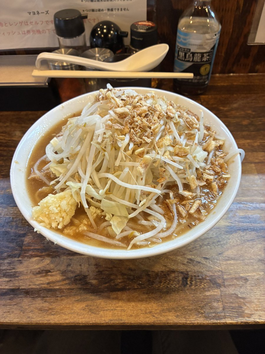 maou_gamigami's tweet photo. 麺屋鳳さんで、ラーメンを。食べに行くの2時間かかるので、つけ味とかまぜそばを食べる余裕がない（笑）
いやぁ､ほんとに旨い。色々バージョン変わってるんだけど､旨さの芯がぶれない。マジで丁寧に仕事してるのが分かる味。本当は前みたいに週一で食べたい！ https://t.co/0ugxO4VvAP