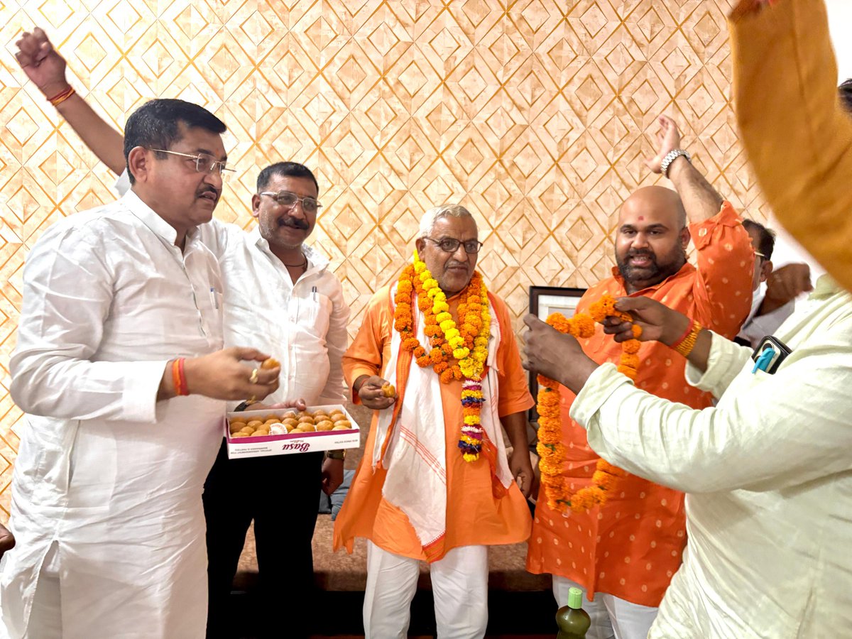 Ramkesh Nishad (मोदी का परिवार) tweet media