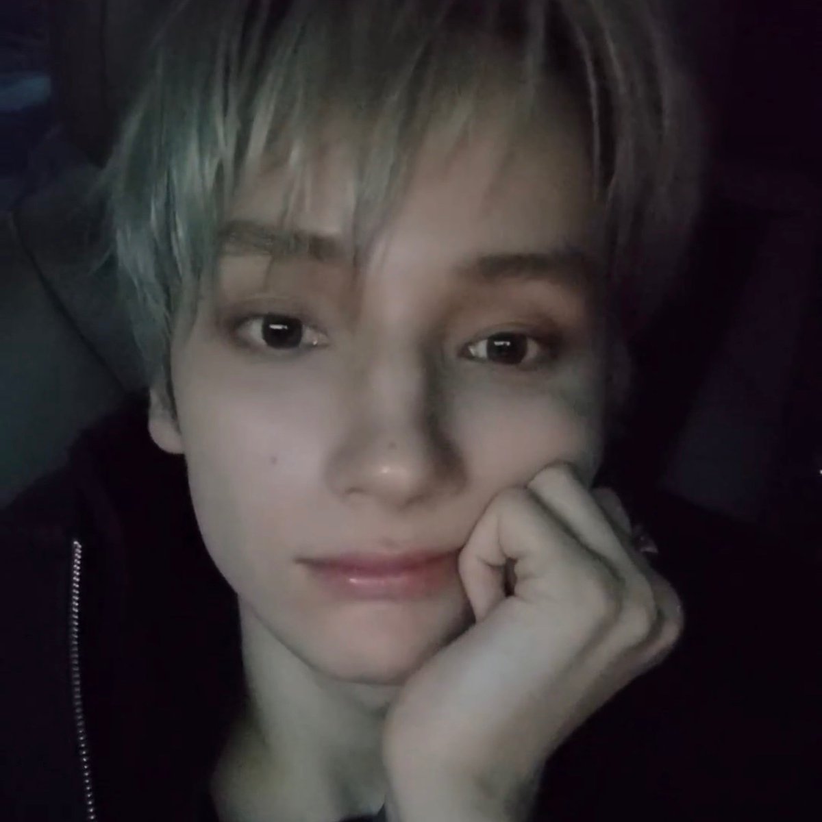 휴플레 tweet media