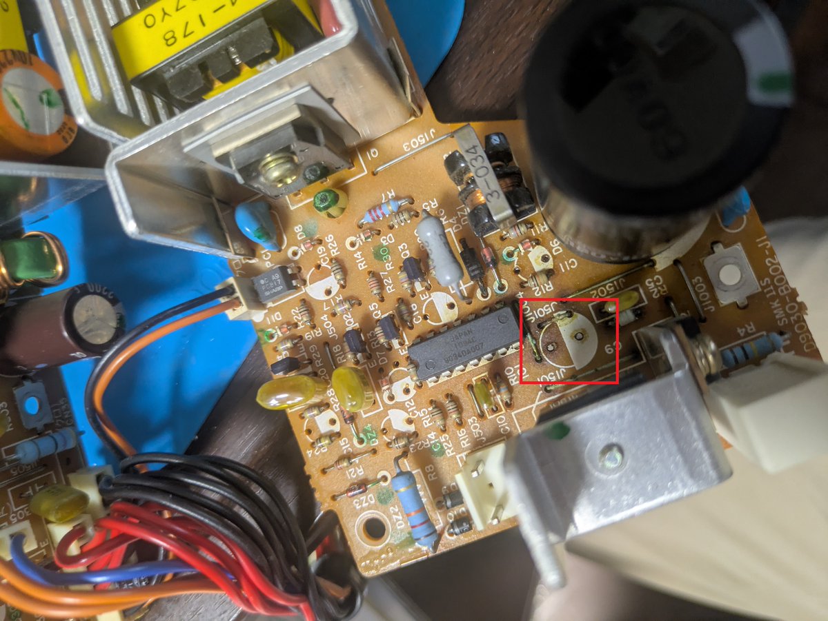 蔵から出てきたもの。 PC-9801 VM/DXの不動品の分解の続き。 先ず、DXの方、PU463で検索