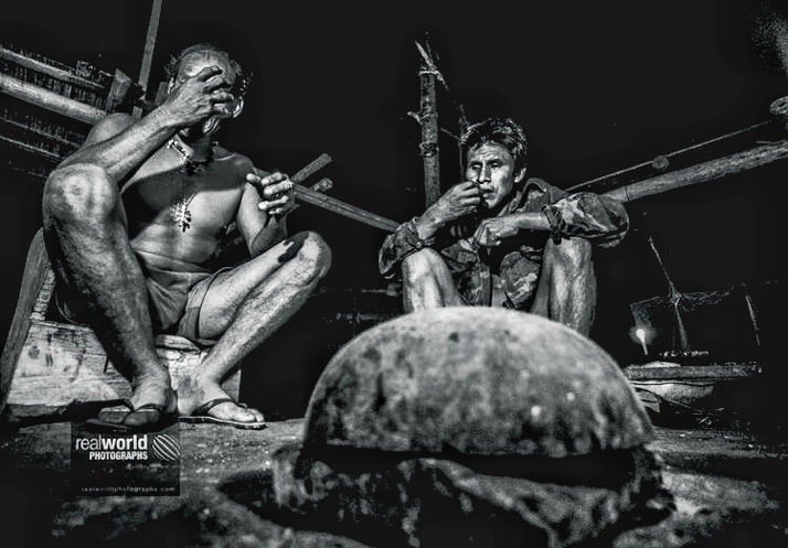 RealWorldImage's tweet image. Inside the Shaman’s hut in Leticia, Colombia, South America. 2002. Gary Moore photo. Real World Photographs. #photojournalism #Nikon #Grok #Amazon #photography #garymoorephotography #realworldphotographs #travel #Shaman #Colombia #SouthAmerica #Sweden #Malmo #Copenhagen #Europe