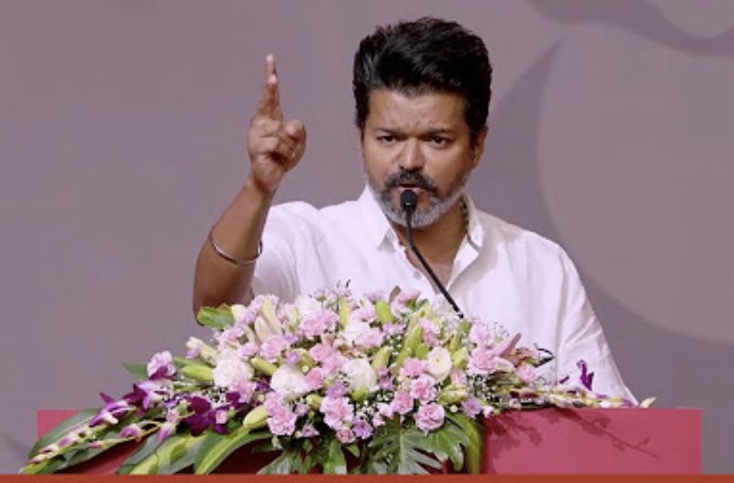 billathecomic's tweet photo. Unexpected Biggest plot twist is

Rende Peruku naduvula than pottiye

Onnu TVK!
Innonnu ADMK! https://t.co/6hz5RYtCQ8