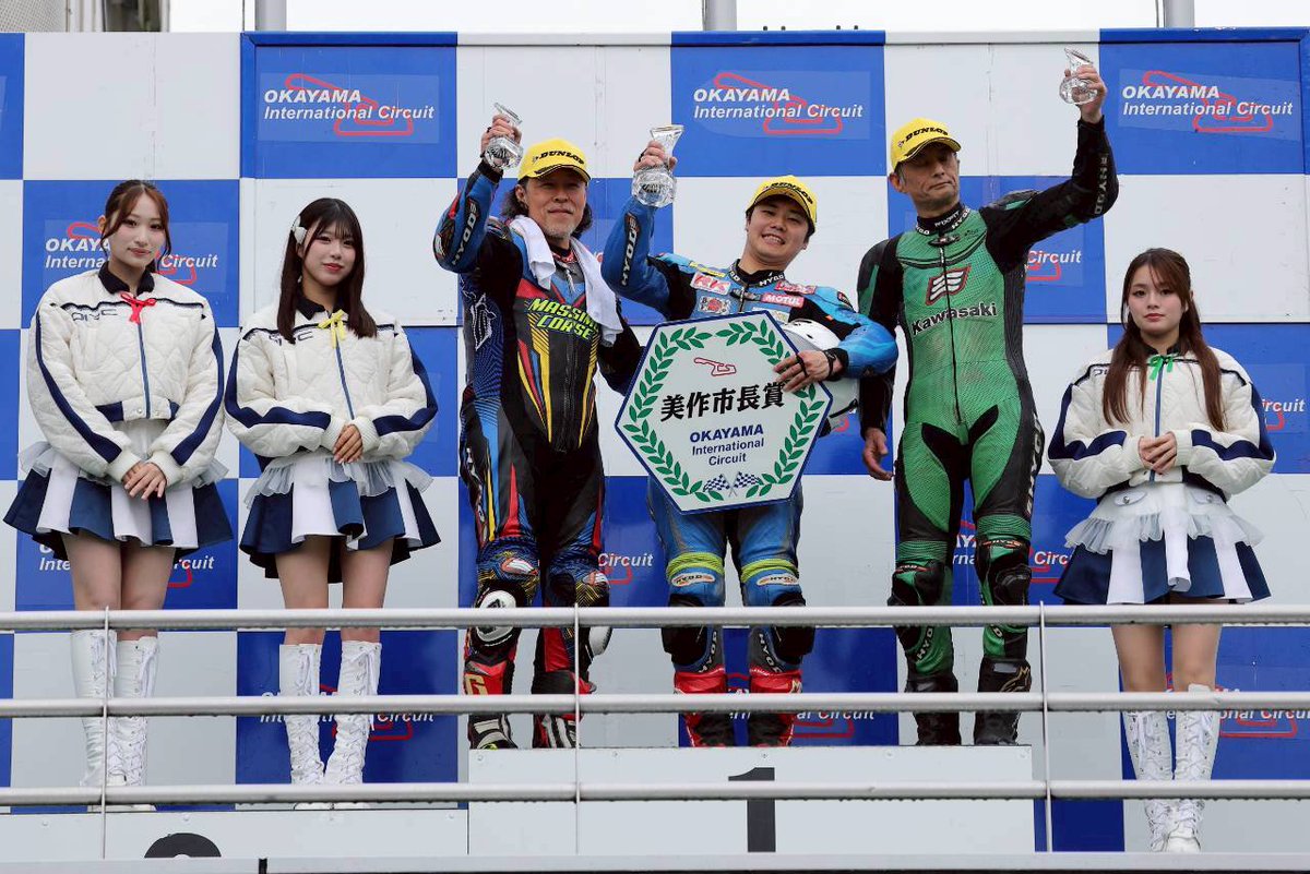 fexer_21's tweet photo. 岡山ロードレース第2戦
予選:総合4位(クラス1位)
決勝:総合2位(クラス1位)

1000ccに上がって初の雨レースでした！正直不安だらけでしたが、完走できました！
ドライでのタイムはまだまだなので、しっかり練習していきます！

 #浜松チームタイタン 
 #suzuki
#gsxr1000r 
#岡山ロードレース https://t.co/MOcGETZThp