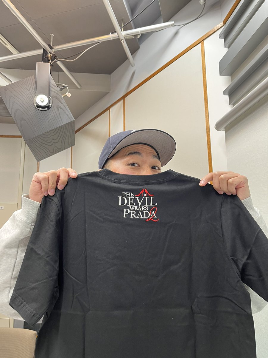 datefmrad's tweet image. 🎁〚RAD ~Radio All Day~ #GIVEAWAY 〛

　👠#プラダを着た悪魔２ Tシャツ👠

抽選で3️⃣名様にプレゼント🎁
ご応募は…
✔︎ Follow!! ▶︎ @datefmrad
✔︎リポスト or #datefmrad 付けてポスト📝 @ladygaga