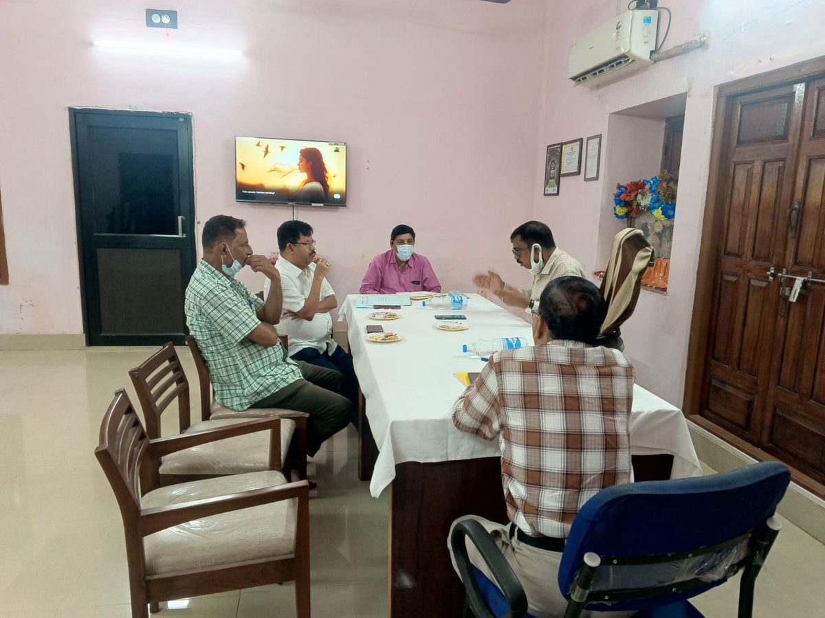 OSIC_Ltd's tweet photo. Sri S. R. Pradhan, IAS, MD, OSIC, along with Dr. S. K. Kar, Technical Expert, and Mr. S. K. Tripathy, Manager (Marketing), OSIC, visited  the Shree Jagannath Cashew Cluster, CFC, Rambha.

#OSIC #ClusterDevelopment #CashewCluster #ShreeJagannathCluster #Rambha #MSME

@CMO_Odisha https://t.co/ShrUAYl0WD