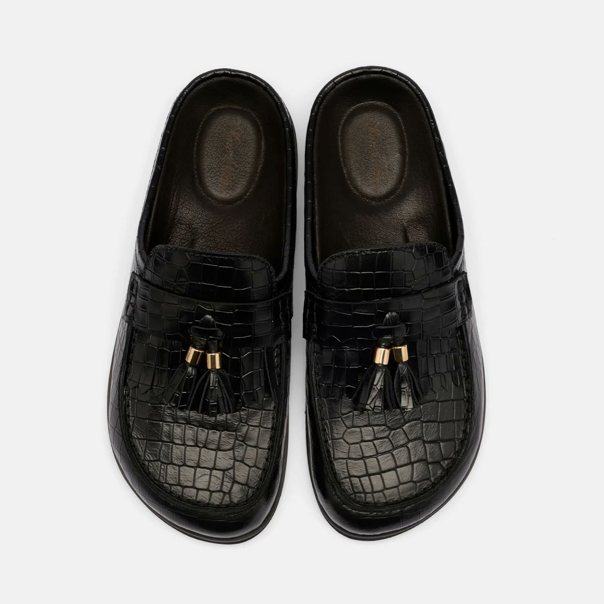 bentu86's tweet photo. 👉https://t.co/v8Ol0pxm5L
Stepping up my style game with these chic black croc-texture loafers 🖤✨ Tassel details + gold accents = instant elegance.
#StreetStyle #CaféVibes #LoafersLove #OOTDInspo #FashionDetails https://t.co/uNdPd0PjKH