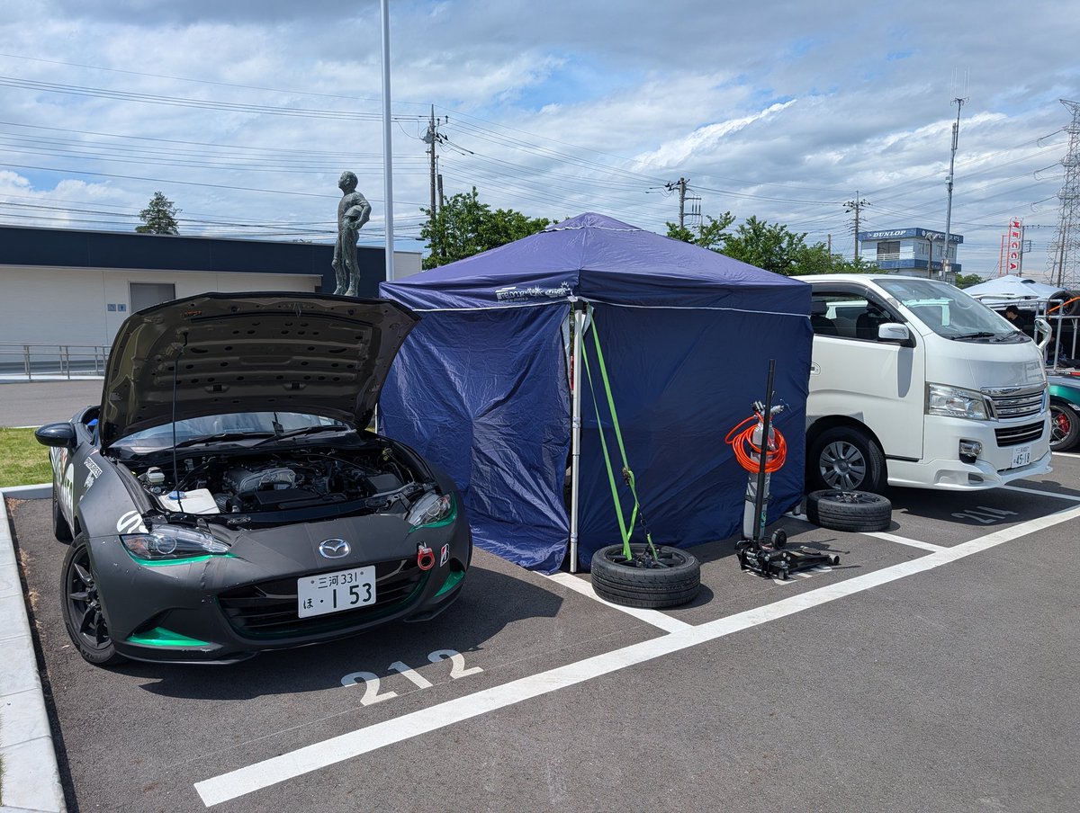 ttromori's tweet photo. 筑波サーキットからおはようございます（もう夕方）
本日はパーティレース東日本シリーズ開幕戦の前日練習！
ドライバーさんもメキメキとタイムアップしてるので、明日が楽しみです。

というかまだ5月ぞ？暑くね？？
#ShMC
#スヤマ岡崎
#ERAVISTA
#LOVCA
#キラオイル
#PLOT
#HORIZONTAL https://t.co/ofNl9fq7Ix