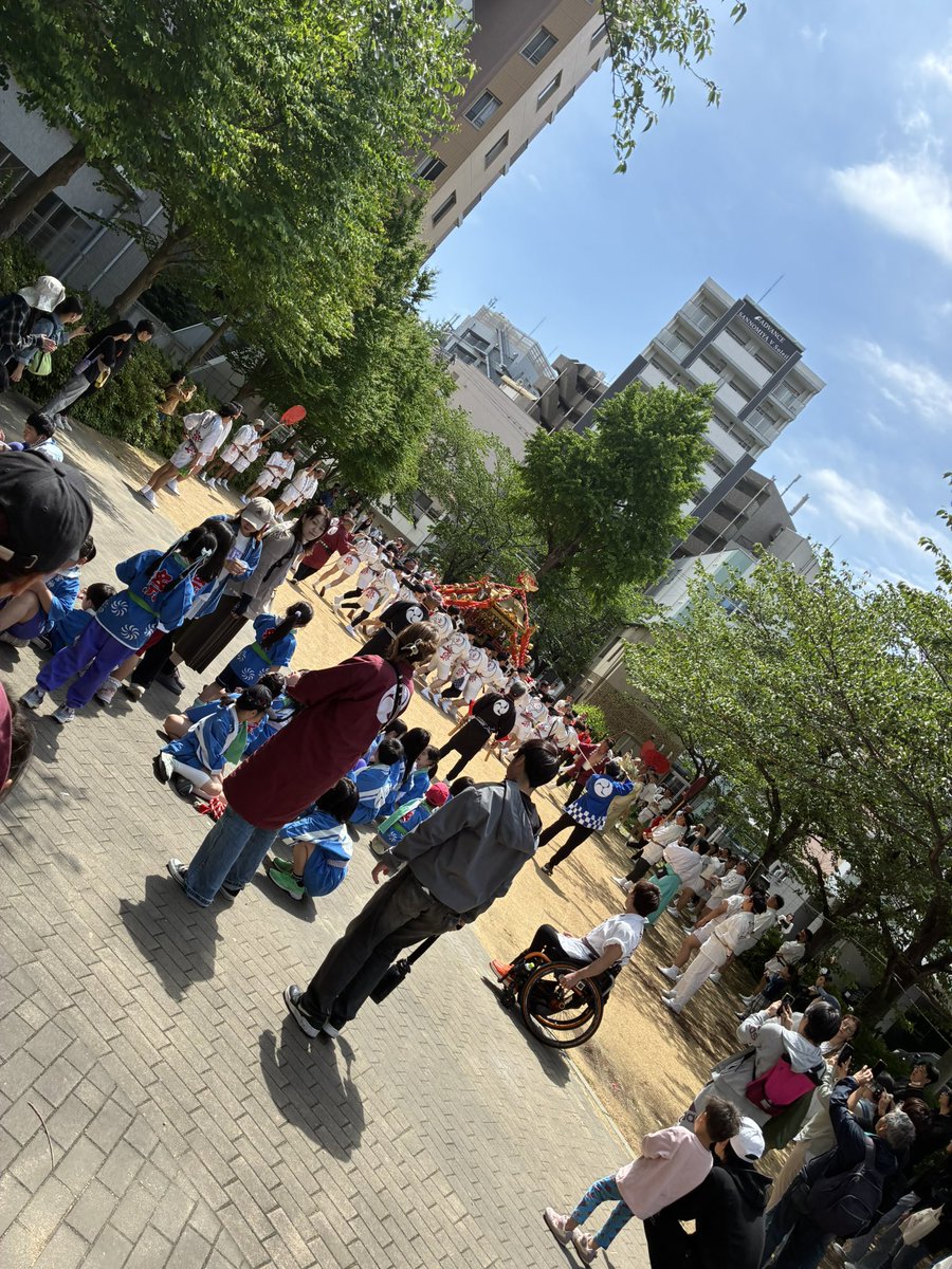 biribirichaa's tweet photo. して今日は、地元のお祭り。
二宮神社の御神輿が出立しました！ https://t.co/bTCmUtQsif