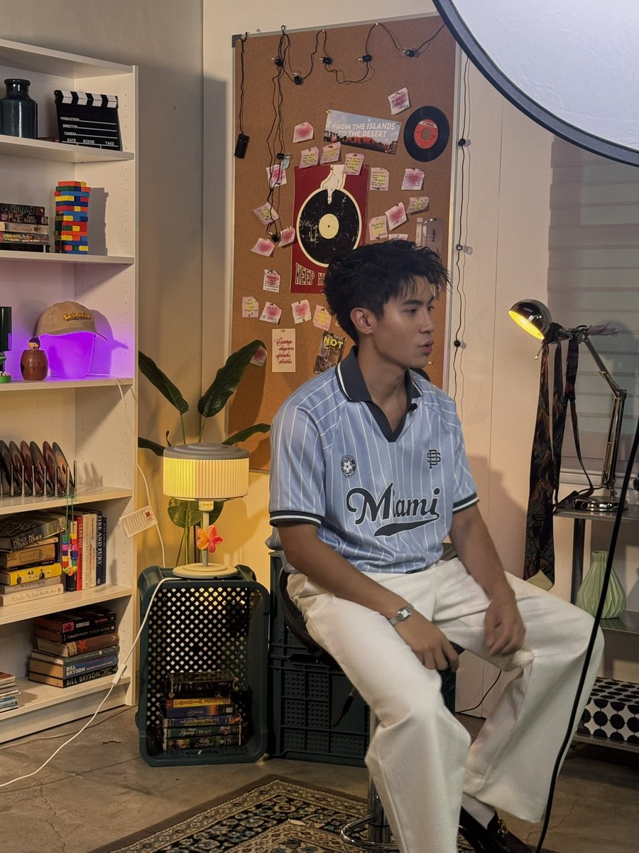 our lover boy is now live on starmusic’s tiktok live 🌹

vt.tiktok.com/ZS9FexcX11RKs-…
