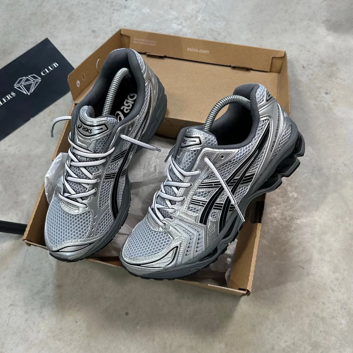 Naberz shoes tweet media