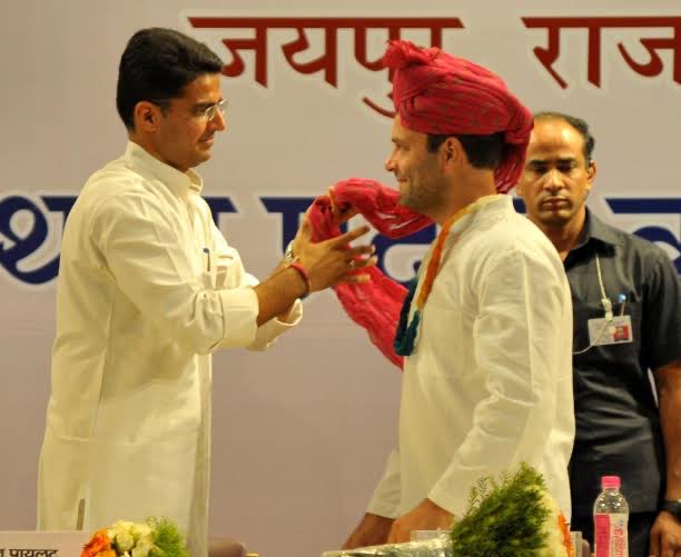 Rajsthanikaka's tweet photo. केरलम में कांग्रेस पार्टी के सीनियर ऑब्ज़र्वर @SachinPilot ने कड़ी मेहनत करी 
केरलम कांग्रेस के सभी सीनियर नेताओं को एकजुट किया 
आलाकमान के विश्वास पर खरे उतरे  
काका तो यही कहेगा पायलट साहब का पग फेरा ही शुभ है 
राजस्थान में भी 21 सीट से सरकार बनायी थी 
@RahulGandhi 🙏 https://t.co/MrrozMAZks