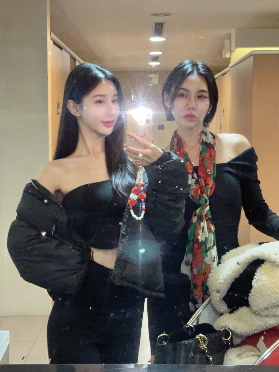 今天是雙人份的快樂 ✨
你們比較喜歡我還是朋友呢😝

🦄𝐋𝐈𝐍𝐄 
https://t.co/PknRXEsfW1  
💋𝐉𝐤𝐟𝐚𝐜𝐞 
https://t.co/43benMNQjq https://t.co/NUkEsb2wFH