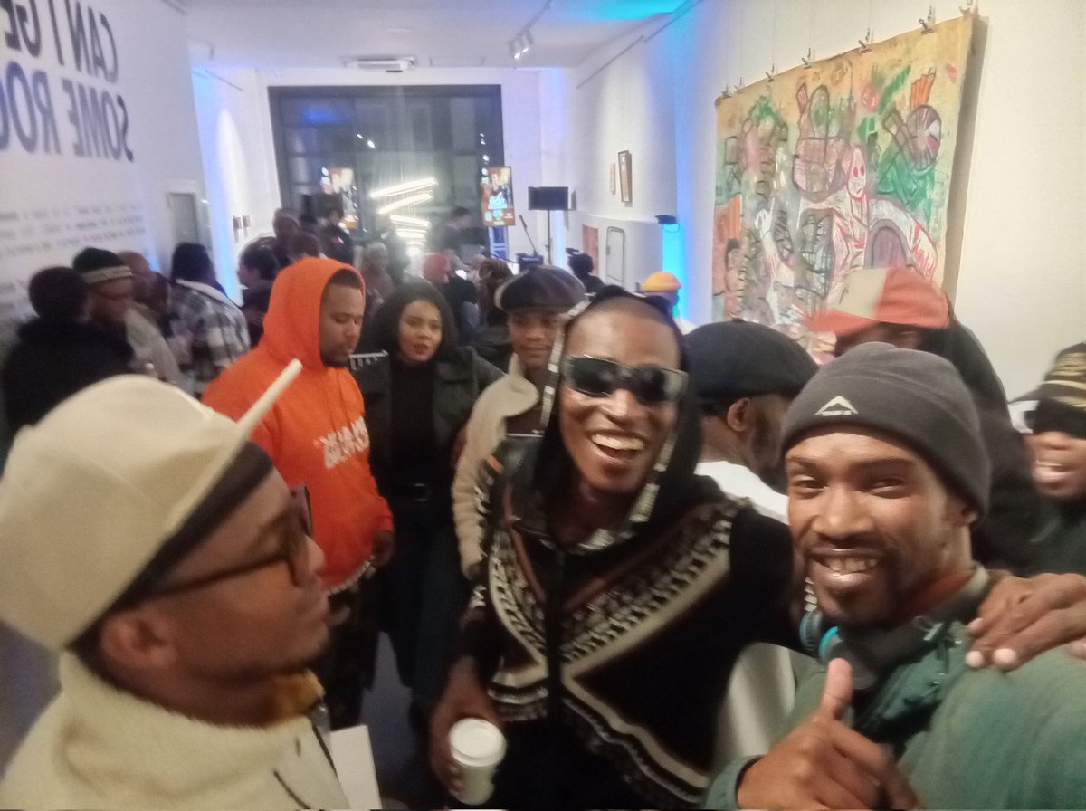 simphiwekaka's tweet photo. Thank you to everyone that came through. It was amazing meeting all of you. If you missed out, head to the gallery to see the finished finger painting 🖼️🇿🇦💪🏿❤️🙏🏼 https://t.co/VZRjEKRSgR