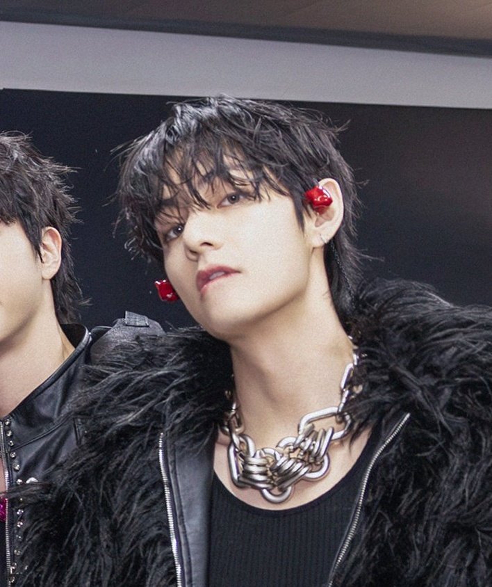 BTS V Poland tweet media