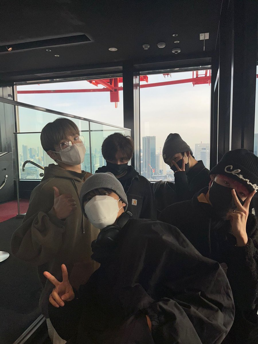 sunwoor's tweet photo. us in one frame for once, bundled up and half hidden but still loud. city view behind us, quick stop just to take pics then dip. nobody serious, just vibes and bad angles as usual. https://t.co/xGcxpaovpS