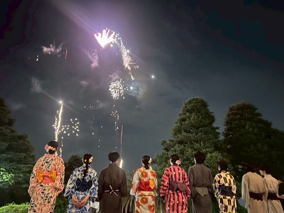 【第21回神戸大学七夕祭キャッチコピー発表！】

「一年に一度の出会いに、願いを重ねて」

織姫と彦星が一年に一度だけ会える、特別な日。
七夕物語に願いを重ね、ひときわ輝く一日を楽しんでいただきたいという想いを込めました。

#七夕祭　＃学園祭　＃神戸大学　＃神大　 #キャッチコピー