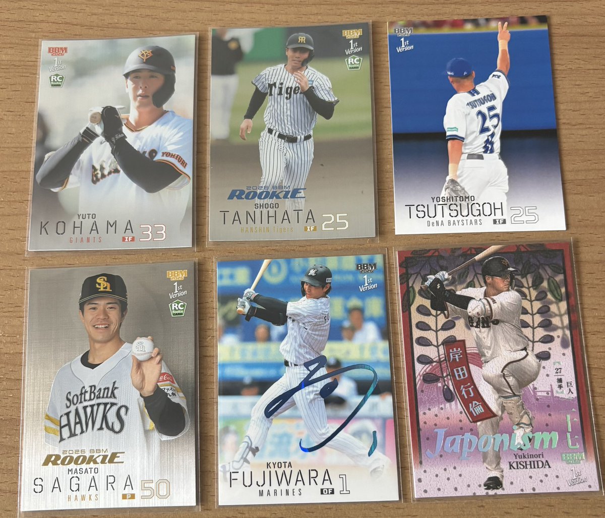 1a3FD6RSDa58259's tweet image. BBM 1stバージョン 1BOX開封結果‼️

筒香嘉智シークレット
小濱佑斗(RC)300シリ
谷端将伍(RC)200シリ
相良雅斗(RC)100シリ
藤原恭大 75シリ
岸田行倫(Japonism)50シリ

シリアル5枚出て良かった😆

 #BBM
 #1st
 #プロ野球
 #野球カード
 #趣味