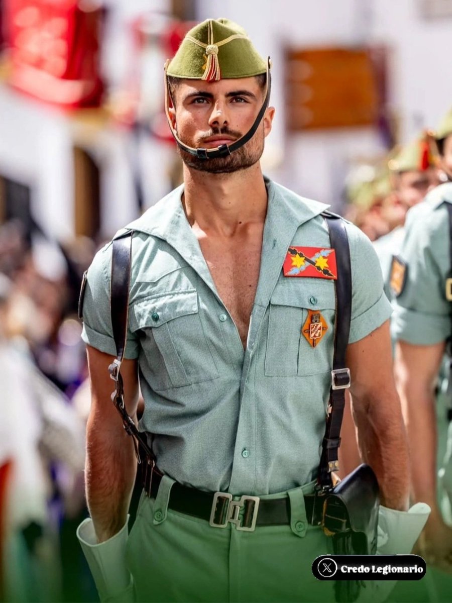 JespinCredo's tweet image. #BuenosDías 

El espíritu de servicio y el honor que marcaron el camino a seguir con su decisión no sólo salvó la vida a aquellos inocentes sino que enseñó al mundo, a algún español también, quienes son los soldados españoles.
#LaLegión, #LegiónEspañola.