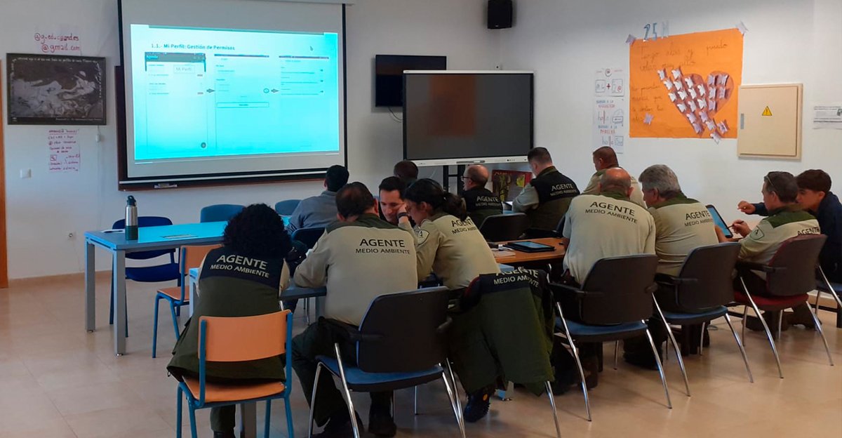 AAMM_And's tweet photo. Los Agentes Medioambientales de las UB4 y UB5 han participado en una jornada de formación de #GAVIS.
Con esta sesión, se completa la formación en todas las Unidades Biogeográficas de Jaén. 🌿
#AAMM https://t.co/FPEFX7A2Bj