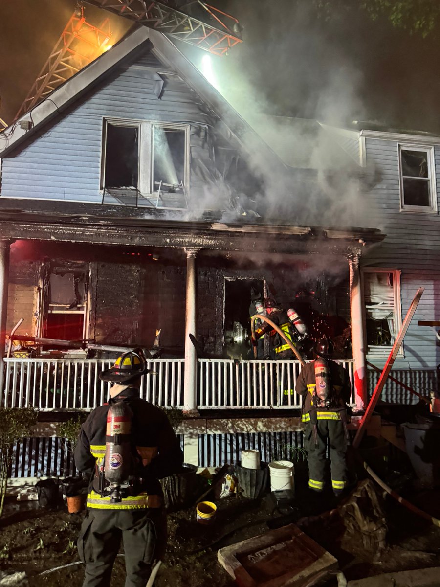Boston Fire Dept. tweet media