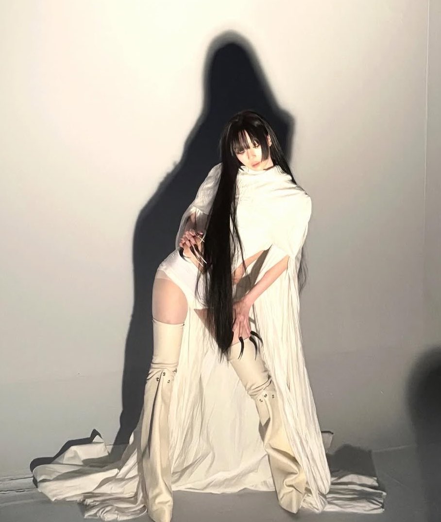 WiinterR77's tweet image. oh mother

#Winter #윈터 #aespa #에스파